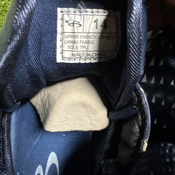 Navy and white Under Armour football cleats #football #cleats - Picture 5 of 6